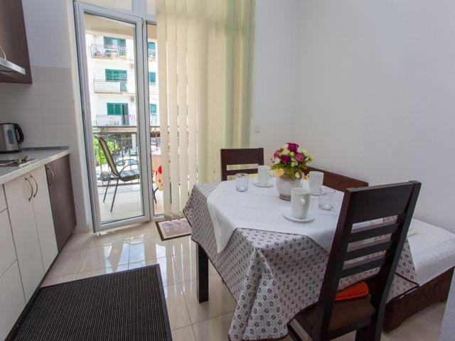 Apartmani Dana Makarska Esterno foto
