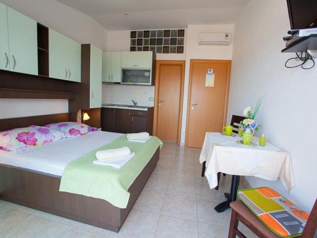 Apartmani Dana Makarska Esterno foto
