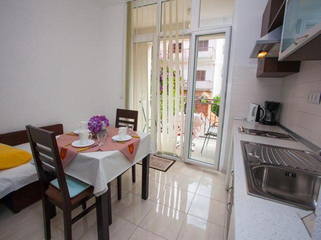 Apartmani Dana Makarska Esterno foto