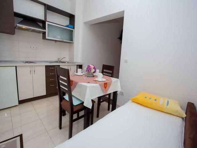 Apartmani Dana Makarska Esterno foto